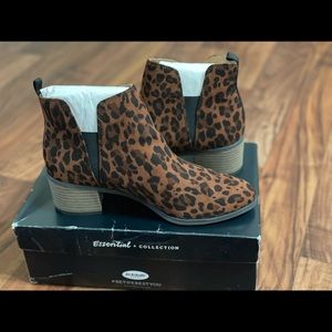 Dr.Scholl's
•Teammate
•LEOPARD BOOTIES
•9M